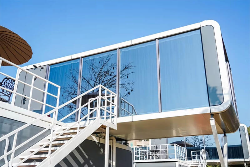 Two-story apple house suitable for scenic use